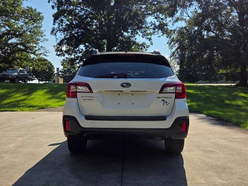 Used 2018 Subaru Outback 2.5i Limited AWD/4WD image 6