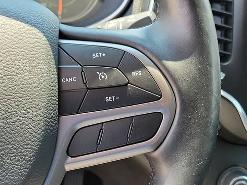 Used 2021 Jeep Cherokee Latitude Lux w/ Comfort/Convenience Group AWD/4WD image 12
