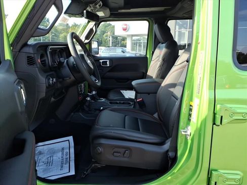 New 2025 Jeep Wrangler Unlimited Rubicon w/ Technology Group image 4