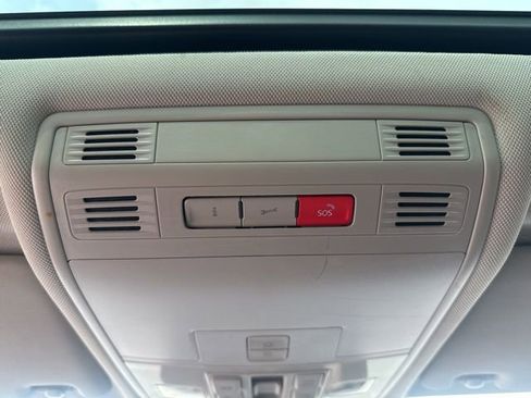 Used 2018 Volkswagen Tiguan S FWD image 37