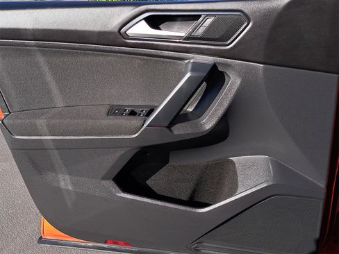 Used 2018 Volkswagen Tiguan S image 28