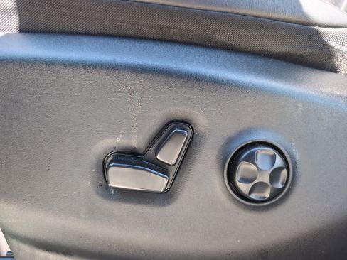 Used 2024 Chrysler Pacifica Touring-L image 17