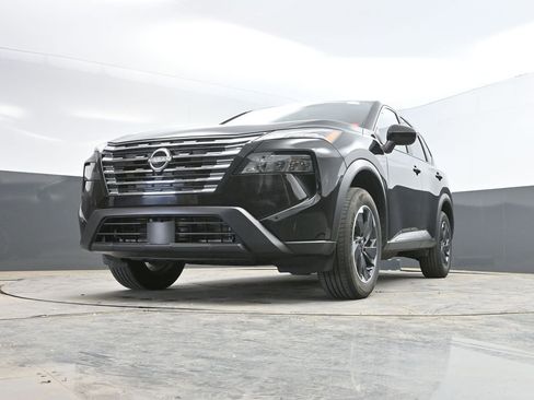 Used 2024 Nissan Rogue SV image 30