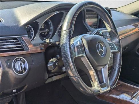 Used 2013 Mercedes-Benz E 350 4MATIC Sedan image 3