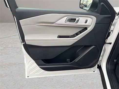 New 2026 Ford Explorer Active w/ Active Comfort Package image 6