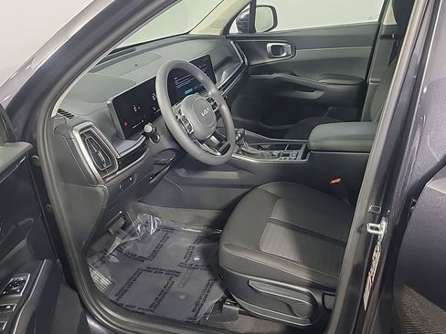 Certified 2025 Kia Sorento LX FWD image 18