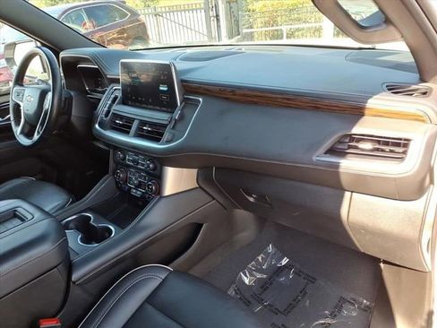 Used 2023 Chevrolet Suburban Premier image 20