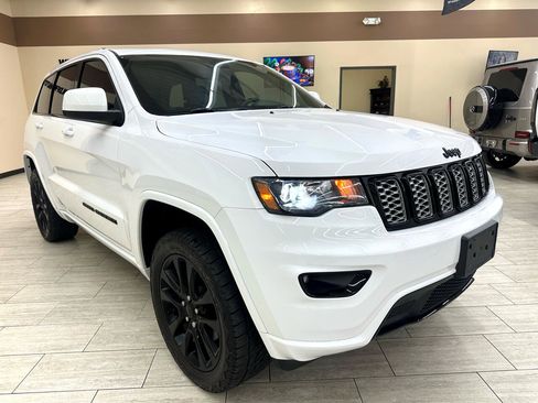 Used 2019 Jeep Grand Cherokee Altitude image 5