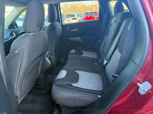 Used 2017 Jeep Cherokee Sport image 34