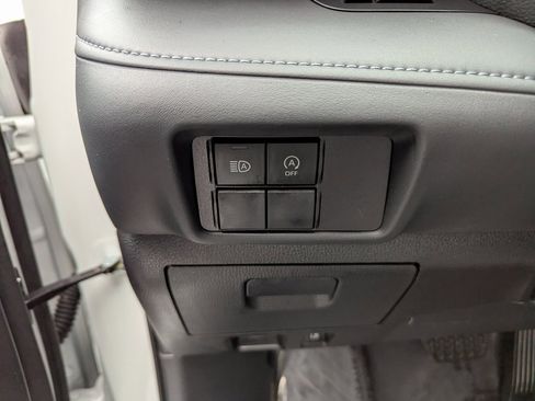 Used 2023 Toyota Highlander L image 16