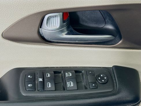 Used 2022 Chrysler Voyager LX FWD image 24
