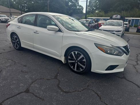 Used 2018 Nissan Altima 2.5 SR FWD image 3