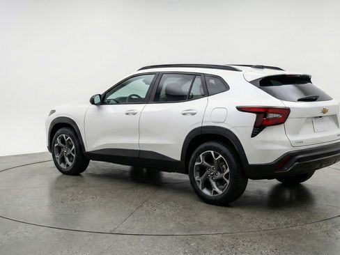 Used 2025 Chevrolet Trax LT image 6