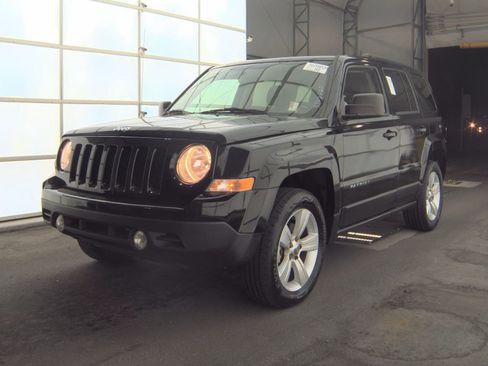 Used 2016 Jeep Patriot Latitude image 2
