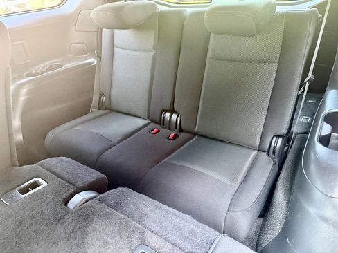 Used 2019 Nissan Pathfinder SV AWD/4WD image 5