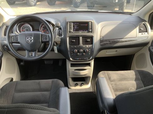 Used 2019 Dodge Grand Caravan SE w/ UConnect Hands-Free Group FWD image 38
