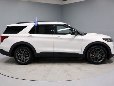 Certified 2025 Ford Explorer ST image 11