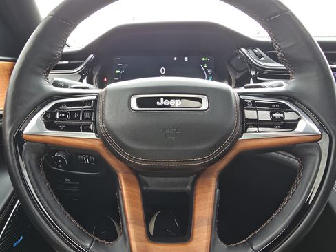 Used 2023 Jeep Grand Cherokee Summit AWD/4WD image 23