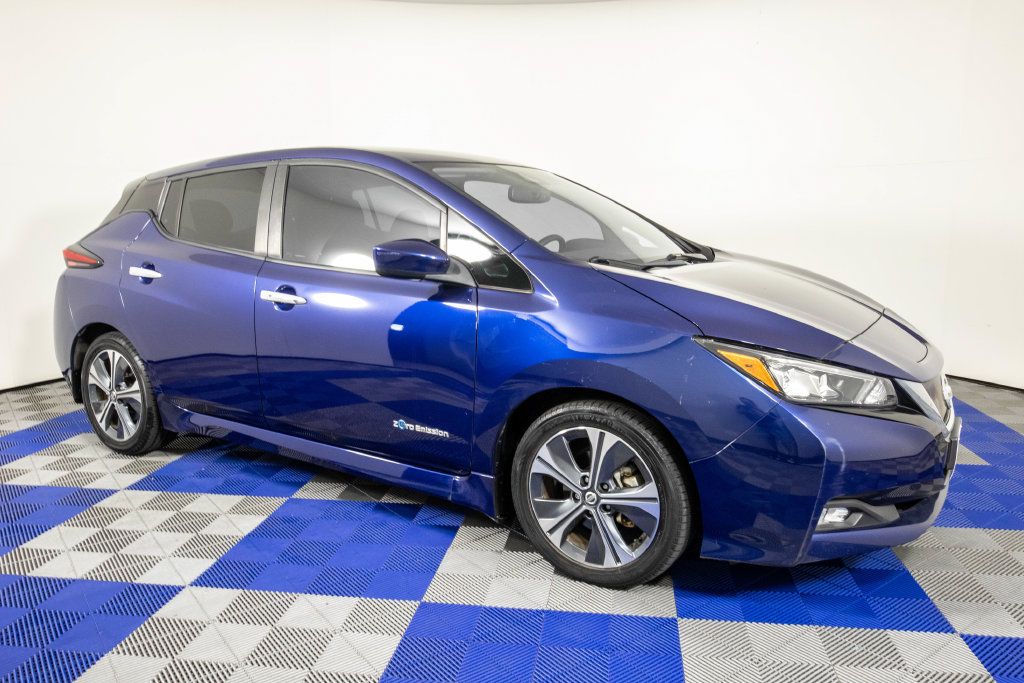 Used 2019 Nissan Leaf SV w/ SV Technology Package FWD image 3