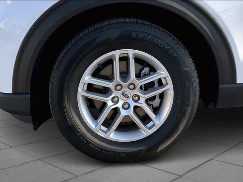 Certified 2025 Ford Explorer Active image 11