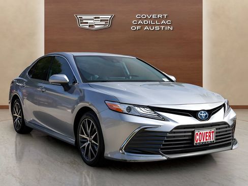 Used 2022 Toyota Camry XLE w/ Cold Weather Package FWD image 6