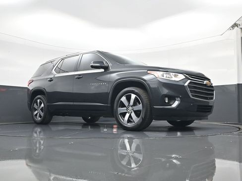 Used 2020 Chevrolet Traverse LT w/ LT Premium Package image 18