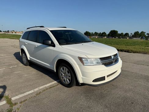 Used 2017 Dodge Journey SE w/ Comfort/Convenience Group FWD image 2