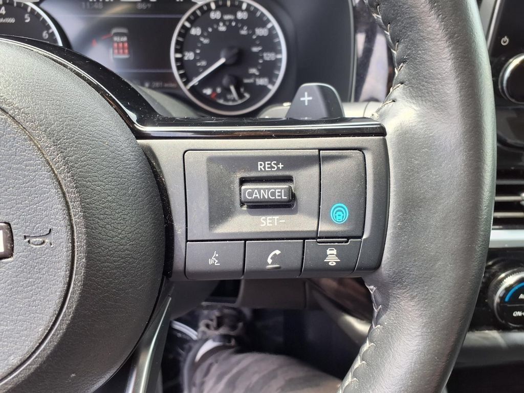 Used 2025 Nissan Pathfinder SL FWD image 16