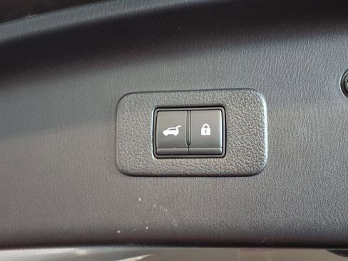 Used 2022 Nissan Armada SL w/ Captain's Chairs Package image 7