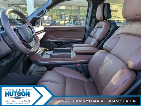 New 2025 Lincoln Navigator L Reserve image 26