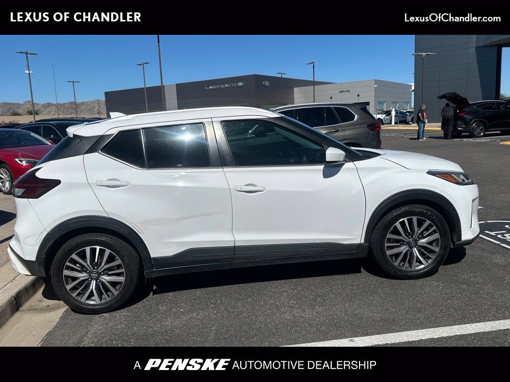 Used 2021 Nissan Kicks SV FWD image 1