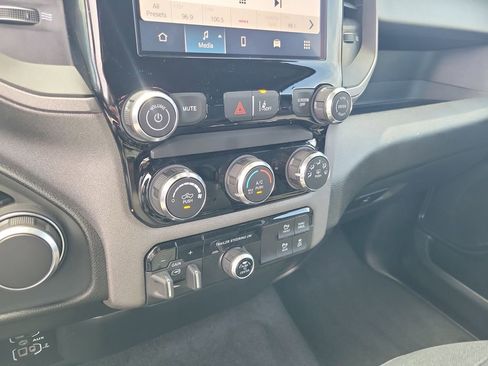 Used 2026 RAM 1500 Express AWD/4WD image 23