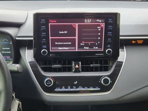 Used 2022 Toyota Corolla LE image 20