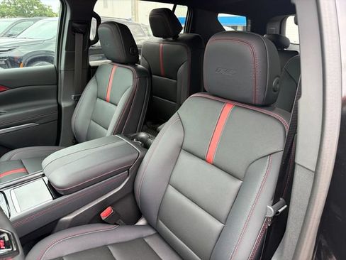 New 2026 Chevrolet Traverse RS w/ LPO, Floor Liner Package FWD image 18