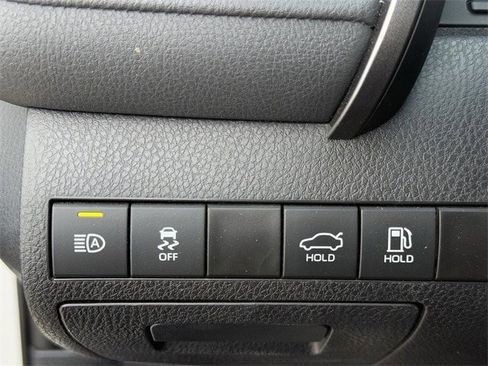 Used 2024 Toyota Camry SE image 22