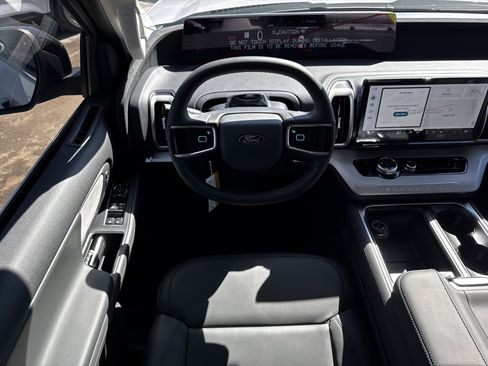 New 2026 Ford Expedition Active image 14