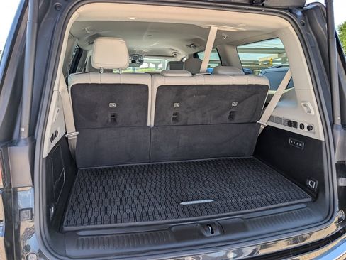 Used 2022 Jeep Wagoneer Series III AWD/4WD image 28