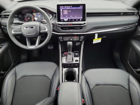 New 2026 Jeep Compass Latitude image 12