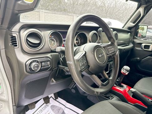 Used 2022 Jeep Gladiator Sport image 10