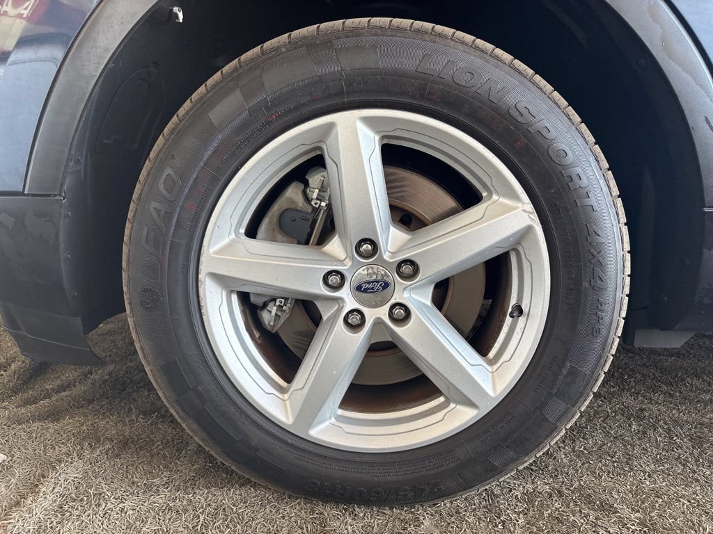 Used 2016 Ford Explorer XLT AWD/4WD image 24