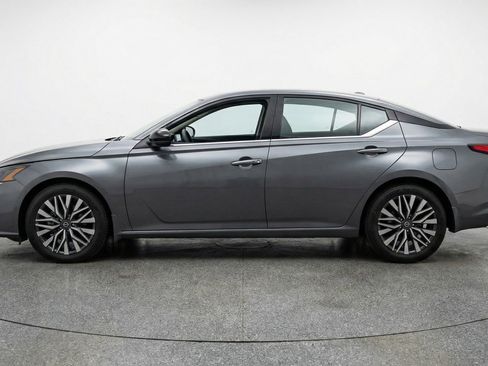 Used 2025 Nissan Altima 2.5 SV image 5