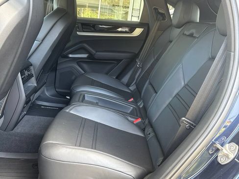 Used 2024 Porsche Cayenne Coupe AWD/4WD image 7