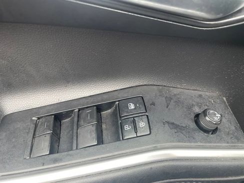 Used 2020 Toyota Highlander XLE AWD/4WD image 12