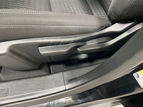 Used 2025 Chevrolet Equinox LT AWD/4WD image 11