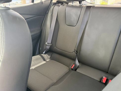 Used 2025 Buick Encore GX Preferred AWD/4WD image 34
