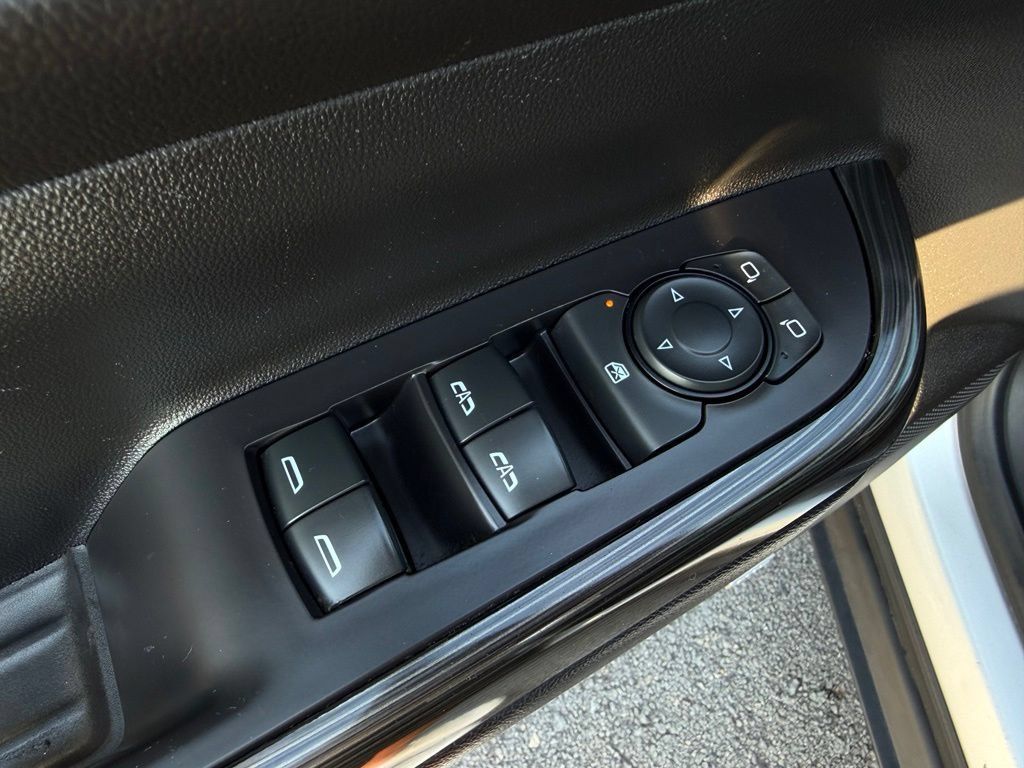 Used 2020 GMC Acadia SLT w/ Trailering Package FWD image 17