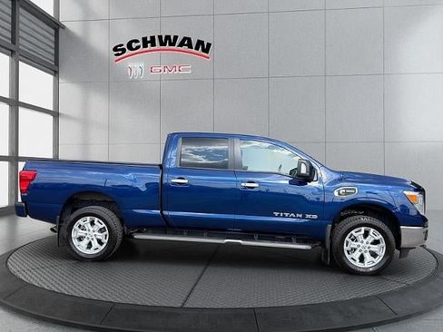 Used 2019 Nissan Titan SV w/ SV Convenience Package AWD/4WD image 3