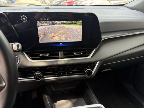 Used 2025 Chevrolet Equinox LT FWD image 14