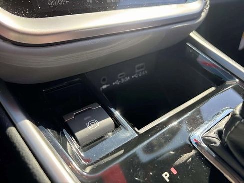 Used 2025 Subaru Outback Premium image 22