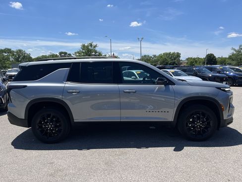 Used 2025 Chevrolet Traverse LT w/ Midnight/Sport Edition AWD/4WD image 4